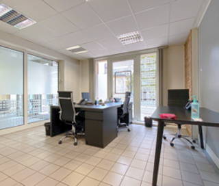 Bureau privé 24 m² 4 postes Coworking Rue Taison Metz 57000 - photo 1